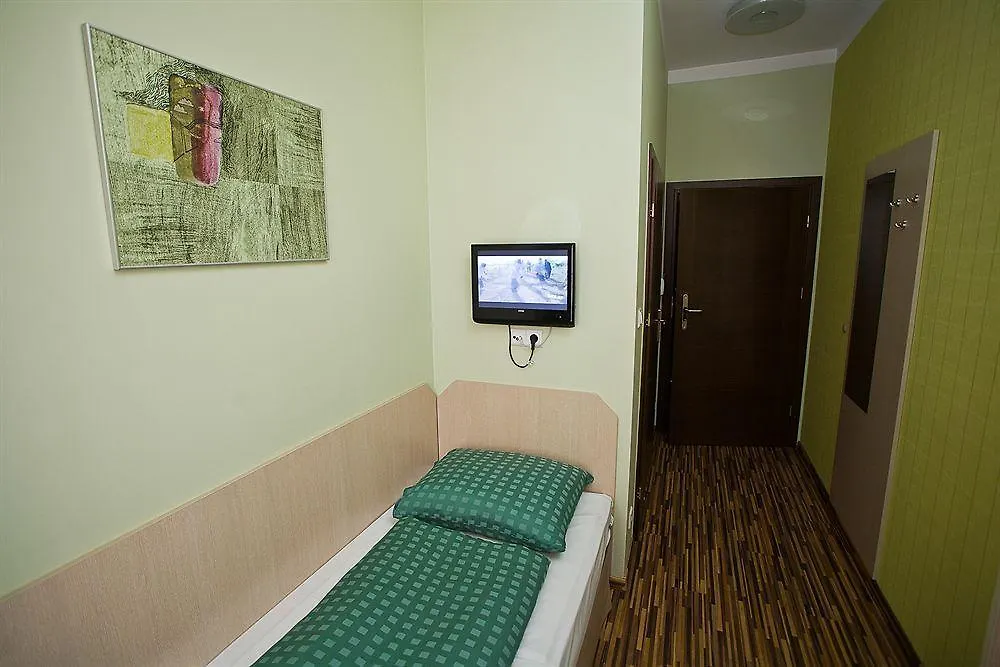 Great Polonia Dwarf Wroclaw Bed & Breakfast 2*,