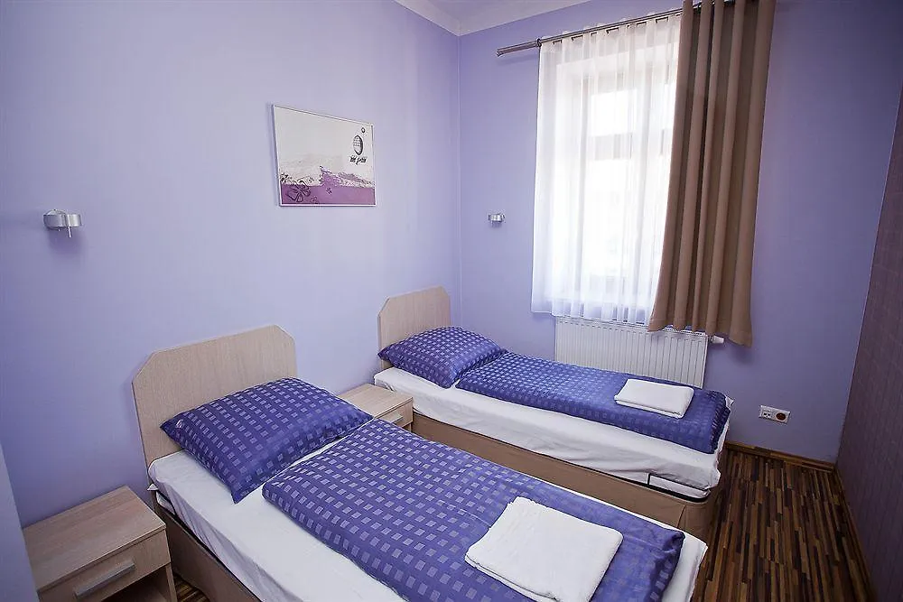 Great Polonia Dwarf Wroclaw Bed and Breakfast 2*,