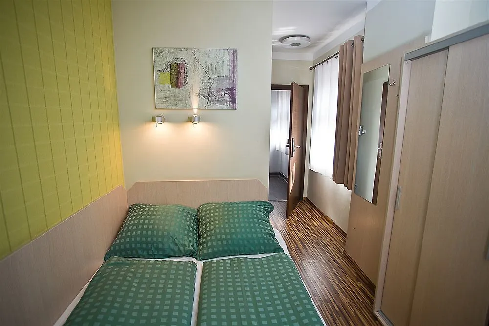 **  Great Polonia Dwarf Wroclaw Bed & Breakfast ポーランド